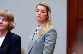 Η στιγμή που ηχεί Άμπερ Αλερτ στη δίκη της…  Άμπερ Χερντ! Δείτε βίντεο