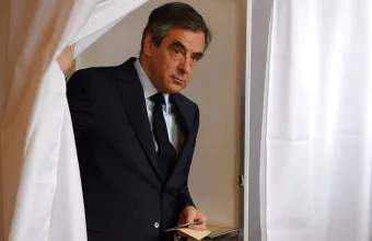 Σε τέσσερα χρόνια φυλάκιση καταδικάστηκε ο Γάλλος πρώην πρωθυπουργός, Φρανσουά Φιγιόν
