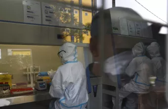 Γαλιατσάτος για ευλογιά των πιθήκων: Εξετάζουμε το ενδεχόμενο μετάλλαξης σε Ευρώπη και ΗΠΑ
