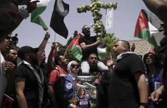 Ισραήλ: Άγριες συγκρούσεις στην κηδεία της Παλαιστίνιας δημοσιογράφου - Νεκρός στρατιώτης και πολλοί τραυματίες (βίντεο και εικόνες)