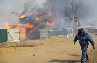 Σιβηρία: Καίγονται 200 κτίρια, τουλάχιστον 5 οι νεκροί 