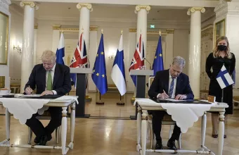 Διακήρυξη αλληλεγγύης και με τη Φινλανδία υπέγραψε στο Ελσίνκι ο Μπόρις Τζόνσον
