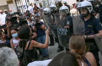 Τσίπρας για ΑΠΘ: Το μεγάλο δίλημμα δεν είναι «βιβλιοθήκη ή βαριοπούλα» - Οικονόμου: Πετάει την μπάλα στην εξέδρα
