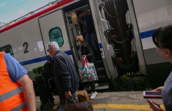 «Λευκό Βέλος»: Απίστευτη ταλαιπωρία για εκατοντάδες επιβάτες του συρμού