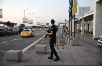 Θεοδωρικάκος: 1.250 επιπλέον αστυνομικοί στα αεροδρόμια και τα νησιά για την τουριστική περίοδο