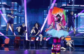 Το Cyber Girl στο stage του Masked Singer 