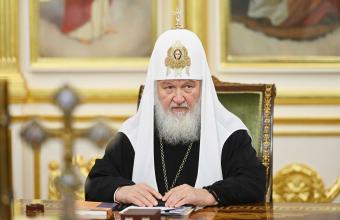 Κύριλλος: Ο Πατριάρχης «παπαδοπαίδι» του Πούτιν που μπαίνει στο στόχαστρο των δυτικών κυρώσεων 
