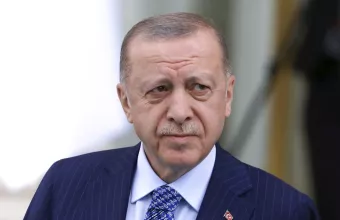 Bloomberg: Το ΝΑΤΟ δεν έχει την πολυτέλεια να αφήνεται στην επαναλαμβανόμενη επιθετικότητα του Ερντογάν