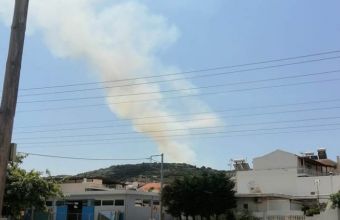 Ασπρόπυργος: Φωτιά σε οικόπεδο - Πυκνός καπνός στη γύρω περιοχή 