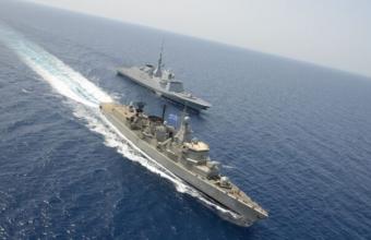 Συζήτηση για πολεμικά πλοία «φύλακες» των τάνκερ μετά την ιρανική έφοδο στα ελληνικά τάνκερ