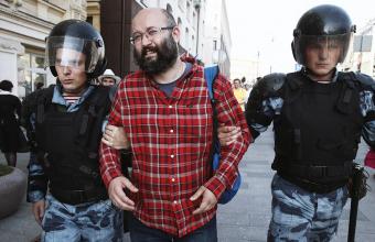Ρώσος δημοσιογράφος διώκεται επειδή επέκρινε την εισβολή στην Ουκρανία	