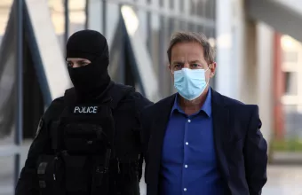 Ο Δημήτρης Λιγνάδης στο δρόμο για το δικαστήριο