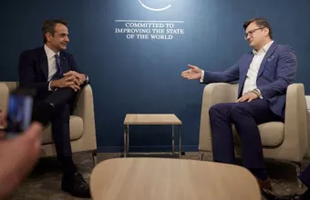 Μητσοτάκης σε Κουλέμπα: Η Ελλάδα θα συνεχίζει να στηρίζει την Ουκρανία