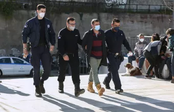 Δίκη προπονητή ιστιοπλοΐας: «Η κόρη μου, μας είπε ότι τη βίαζε, την απειλούσε και την χτυπούσε», κατέθεσε η μητέρα της 21χρονης