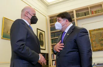 Η περαιτέρω ενίσχυση της στρατηγικής σχέσης Ελλάδας- ΗΠΑ στο επίκεντρο της συνάντησης Δένδια- Τσούνη