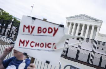 Διαδηλώσεις για το δικαίωμα στην άμβλωση στις ΗΠΑ: «Κάτω τα χέρια από το σώμα μας!»