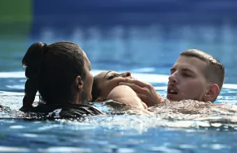 Η Ανίτα Άλβαρες λιποθύμησε στην πισίνα
