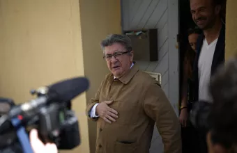 Ο Μελανσόν υπόσχεται να κάνει Γάλλο υπήκοο τον Ασάνζ, αν γίνει πρωθυπουργός