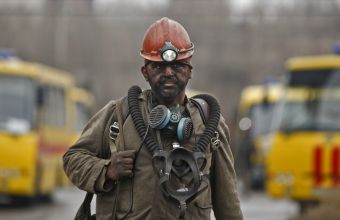 Εβδομήντα επτά ανθρακωρύχοι έχουν παγιδευτεί σε ορυχείο στο Ντονέτσκ