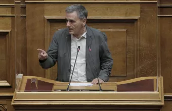 Ο Τσακαλώτος ξαναχτύπησε: Πιο εύκολα θα τα ξαναβρούν ο Τζόνι Ντεπ και η Άμπερ Χερντ παρά η ΝΔ με τη μεσαία τάξη