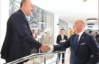 Δένδιας- Τσαβούσογλου: Χειραψία στο Φόρουμ Διαλόγου των Πρεσπών 2022