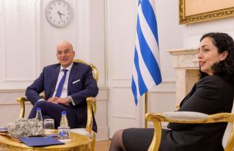 Ο υπουργός Εξωτερικών, Νίκος Δένδιας, με την Κοσοβάρα  πρόεδρο, Βιόσα Οσμάνι