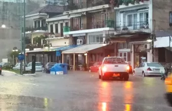 Πλημμύρισαν οι δρόμοι από τη βροχή στην Αμφιλοχία