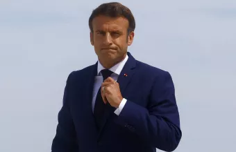 Γαλλία: Οι τρεις επιλογές του Εμανουέλ Μακρόν για την επιβίωση της κυβέρνησής του  