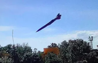 Κίεβο: Φωτογραφία σοκ με τον ρωσικό πύραυλο πριν χτυπήσει το εμπορικό κέντρο στο Κρεμεντσούκ 