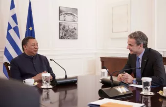 O Κυριάκος Μητσοτάκης με τον ΓΓ του OPEC