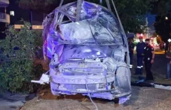 Τα συντρίμμια του αυτοκινήτου