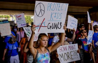 "Προστατέψτε τα παιδιά, όχι τα όπλα"