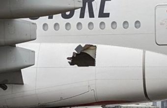 Αεροπλάνο γεμάτο επιβάτες πέταγε για 14 ώρες με μια τρύπα 