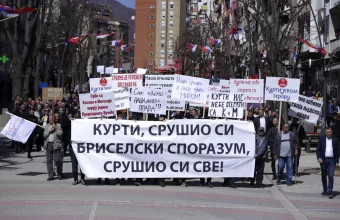 Συγκέντρωση Σέρβων στη Μιτρόβιτσα