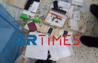Θεσσαλονίκη: Άστεγος τραυμάτισε αστυνομικό και στην κατοχή του βρέθηκε «οπλοστάσιο»