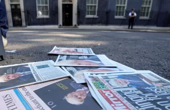 Βρετανία: Οι υποψήφιοι πρωθυπουργοί, οι φόροι και ο παρασκηνιακός «βρόμικος πόλεμος» μεταξύ τους