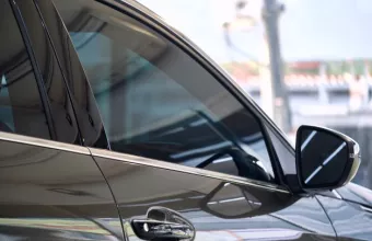 Σέρρες: Κλείδωσαν τα παιδιά τους στο αυτοκίνητο και πήγαν για σουβλάκια