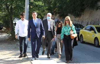Φραστική επίθεση στον Πέτρο Φιλιππίδη έξω από το δικαστήριο 