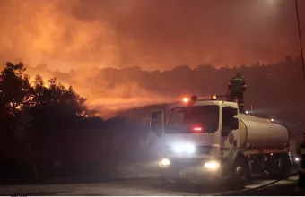 Έκτακτη ενημέρωση από την πυροσβεστική για την φωτιά στη Πεντέλη