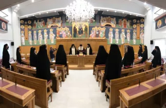 Η Ιερά Σύνοδος ευχαριστεί δημοσίως τον Μητσοτάκη και την Κεραμέως 