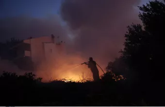 Φωτιά τώρα στην Πεντέλη: Οι δρόμοι που έκλεισαν 
