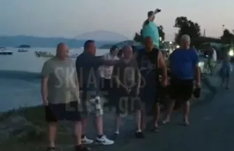 Σκιάθος: Η στιγμή που τουρίστρια εκτινάσσεται στον αέρα από τουρμπίνα αεροσκάφους