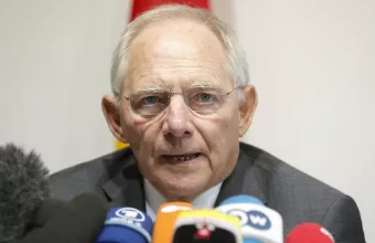Σόιμπλε: Θωράκιση της Γερμανίας από ρωσικό πλήγμα με χρηματοδότηση του γαλλικού πυρηνικού οπλοστασίου