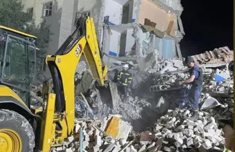 Συντρίμμια πολυκατοικίας στο Ντονέτσκ 