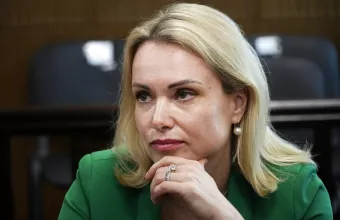 Ρωσία: Έφοδος των αρχών στο σπίτι της δημοσιογράφου Μαρίνα Οβσιάνικοβα