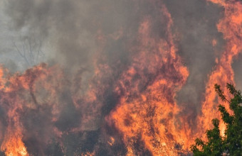 Ιταλία: Φωτιά στο μικρό νησί Παντελερία - Ο Τζόρτζιο Αρμάνι χρειάστηκε να απομακρυνθεί από τη βίλα του