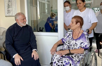 Ο Αρχιεπίσκοπος Αμερικής στο νοσοκομείο του Μπαλουκλή