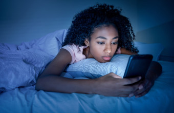 Οι έφηβοι που κοιμούνται λίγο κινδυνεύουν με παχυσαρκία 