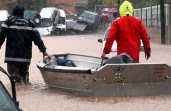 Πλημμυρισμένος δρόμος στη Γαλλία 