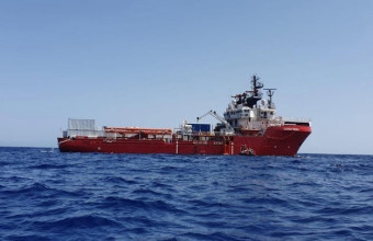 Το Ocean Viking διέσωσε 500 μετανάστες σε 11 επιχειρήσεις στα ανοιχτά της Λαμπεντούζα